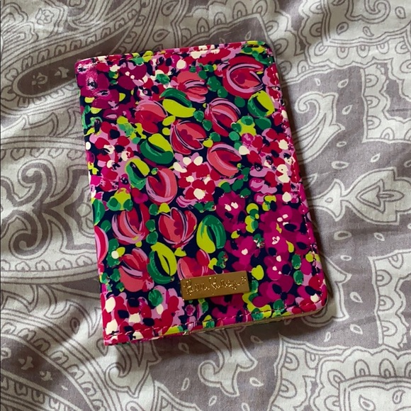 Lilly Pulitzer Handbags - NWOT Lilly Pulitzer Wild Confetti Passport cover